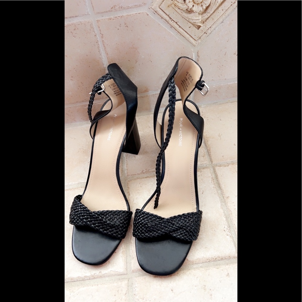Pour La Victoire black heels!!
